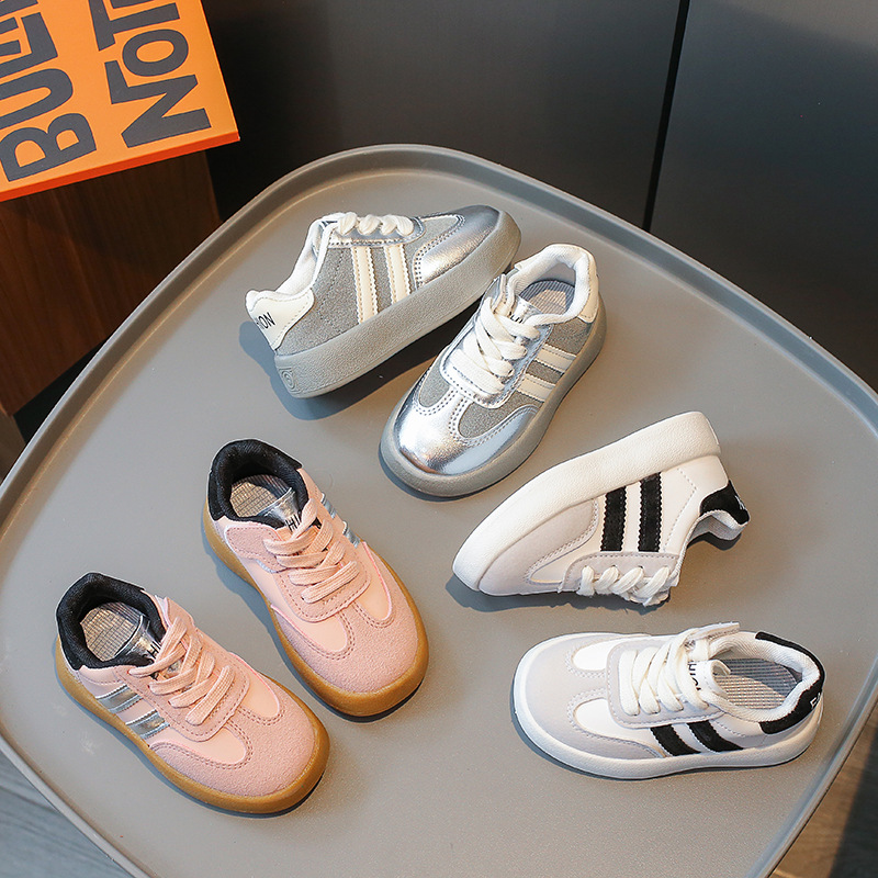 Zapatilla de deporte para niños 2023 otoño nuevo estilo coreano zapatos casuales para niñas zapatos de entrenamiento alemán para niños zapatos pequeños para bebés de fondo suave