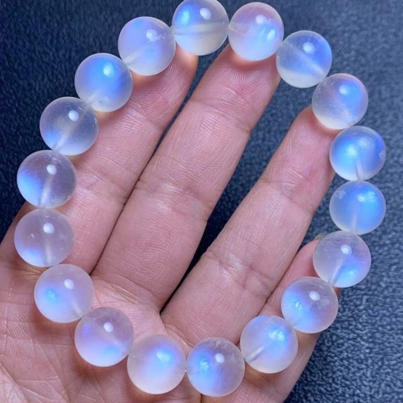 天然氷種クリーム体の青い月の光のブレスレットの女性の虹の光の月の光の強い青い水晶の手は女性を送ります。|undefined