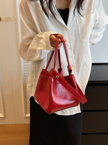2024 new high-end style birthday gift for women's bags, fashionable and versatile trendy one-shoulder hand bucket bags