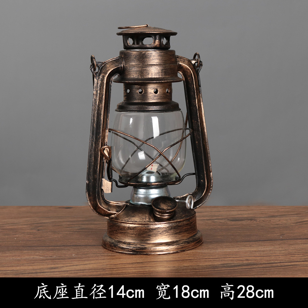 Fábrica al por mayor retro nostálgico lámpara de queroseno linterna lámpara de mástil linterna portátil lámpara de campamento al aire libre Lámpara decorativa multi-color