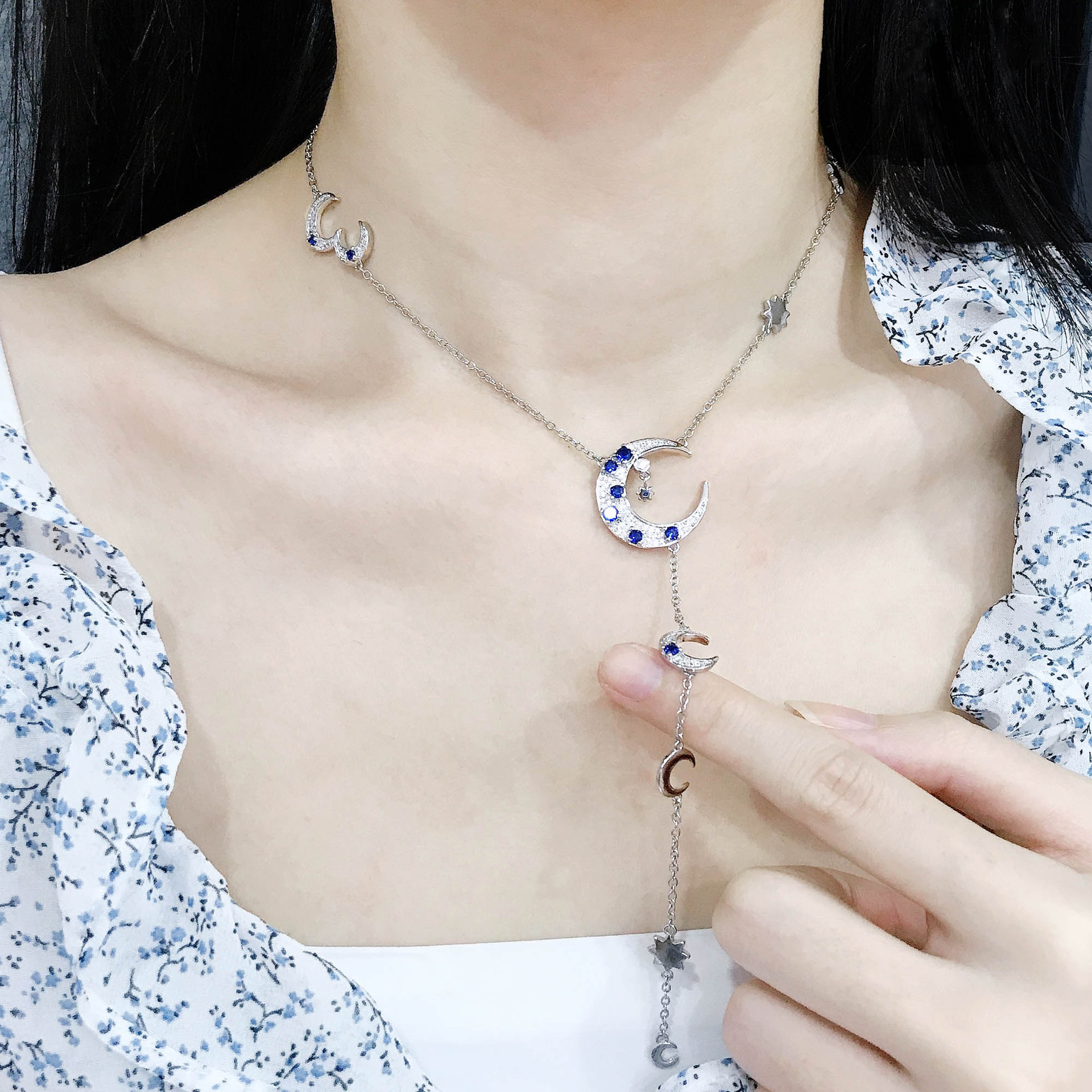 Niche Ins Style Micro Incrusté Zircon Étoiles Lune En Forme De Y Mi-longueur Clavicule Chaîne Foncé Bleu Soleil Lune Étoiles Collier display picture 3