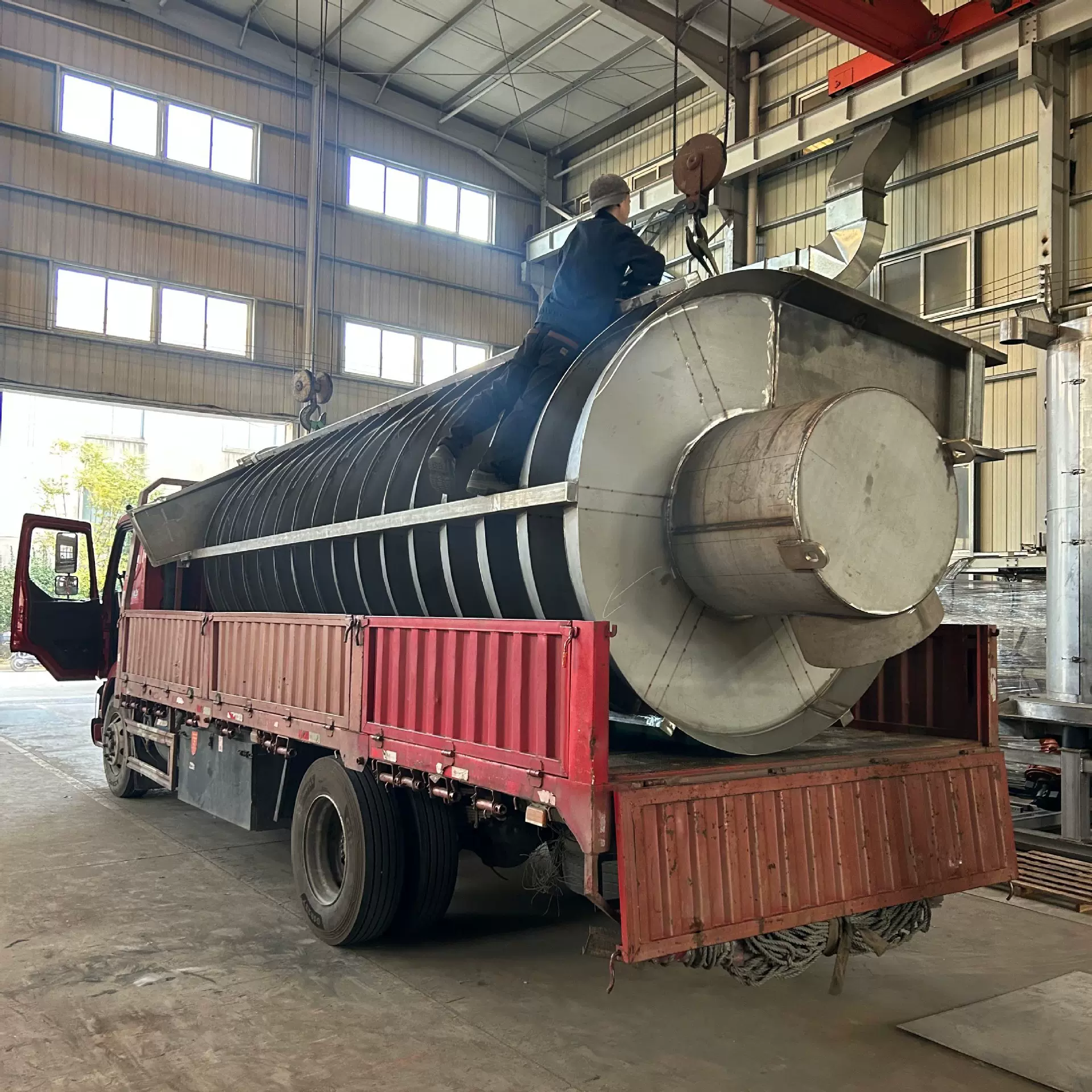 大型振动提升机 石油化工冷却垂直输送设备 产量大螺距密行程长