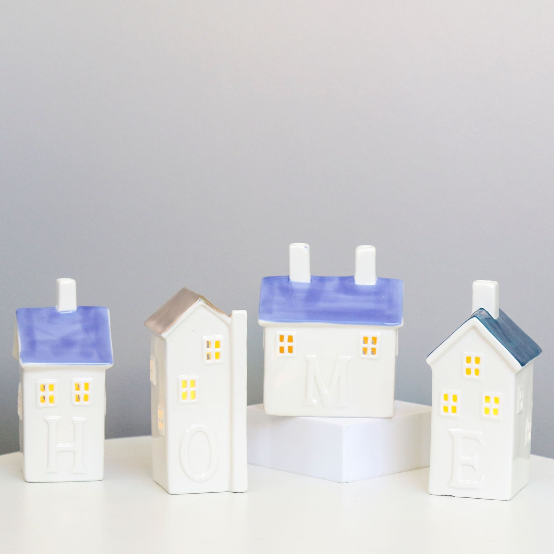 Casa de cerámica nórdica LED noche luz decoración del hogar creativo blanco porcelana faro transfronterizo exportación al por mayor