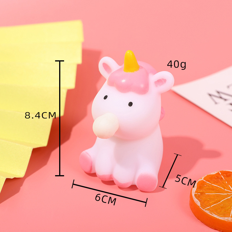 Juguete antiestrés de dibujos animados de niña apretando burbujas, juguete antiestrés de pequeño animal, gadget antiestrés de monstruo verde de Halloween.