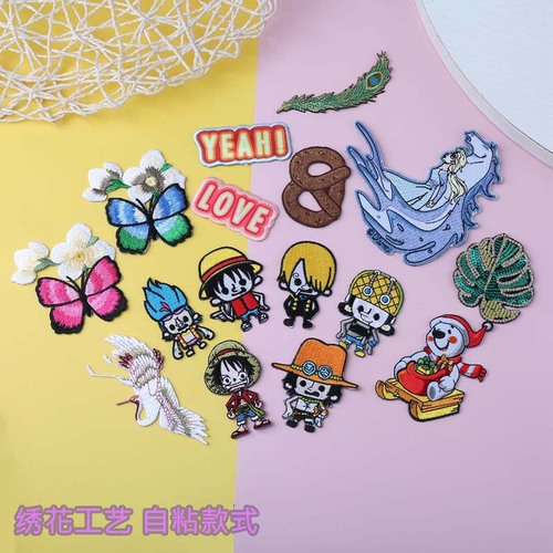 Embroidered Snowman Fabric Patch with Computerized Embroidery, Self-Adhesive Snowman Patch for High-End Hand-Stitched Edge Clothing Decorative Embroidery Patch