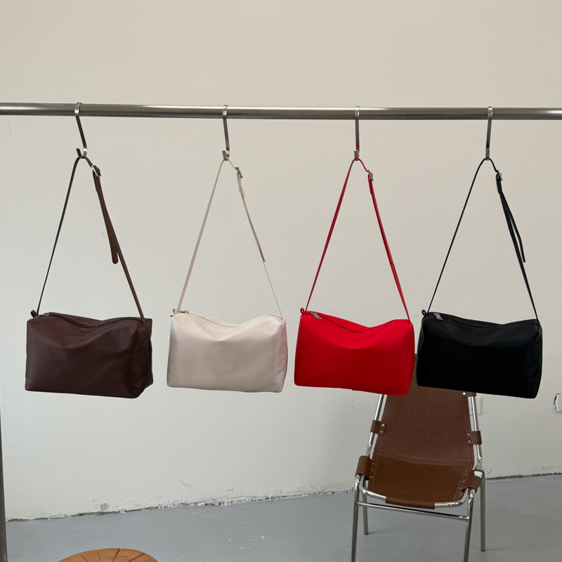 Solid color simple shoulder bag, lightweight and stylish, versatile for commuting, Korean niche nylon oxford cloth bag Solid color simple shoulder bag, lightweight and stylish, versatile for commuting, Korean niche nylon oxford cloth bag