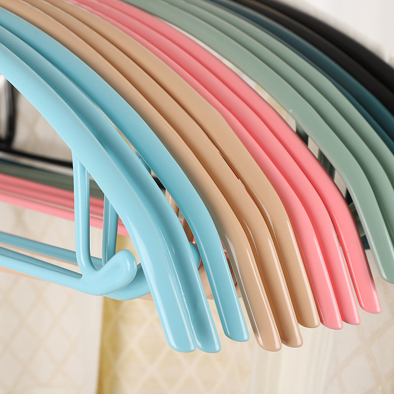 Percha de semicírculo recubierta de plástico para el hogar antideslizante estante de ropa para adultos percha de secado sin costuras con gancho percha de metal