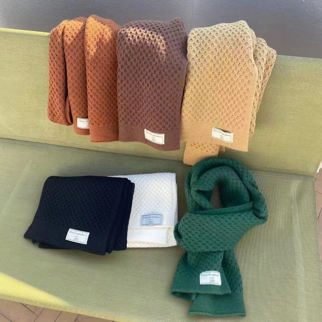 帮手描述图：2022秋冬时尚新款围巾女生情侣日韩甜美风圆点加