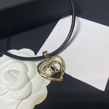 �¿�С���pC��ĸ�����������̺�ɫƤ�K�����i��朏S�����lֱ�N