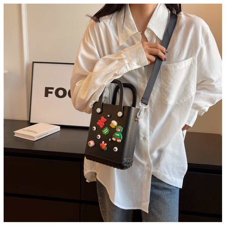 Women's Small Pu Leather Cartoon Streetwear Bucket Open Shoulder Bag Crossbody Bag Bucket Bag display picture 4