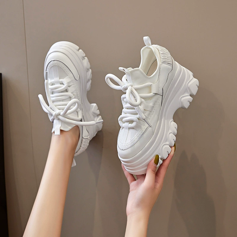 Женские туфли для папы на толстой подошве, увеличивающие внутреннюю высоту, весенне-осенние туфли из натуральной кожи, новые повседневные туфли на платформе Ins Trend 2025, горячий стиль