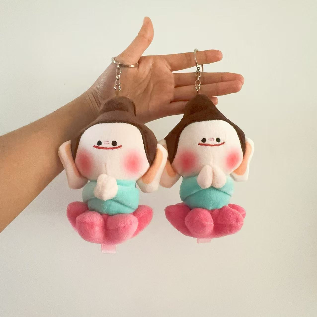 Celebridades de Internet lindo y lindo loto pequeño Buda colgante peluche muñeca Buda pequeño compañero bolso colgante llavero muñeca de trapo