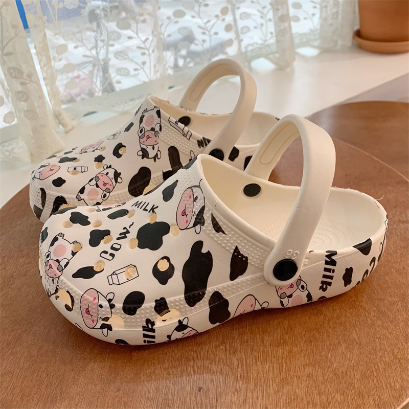Thick-Soled Clogs for Women, Ins-Style Cow Print, Soft-Soled Outdoor Wear, Closed-Toe Beach Slippers with a Cushioned Feel, Summer Non-Slip Sandals for Women