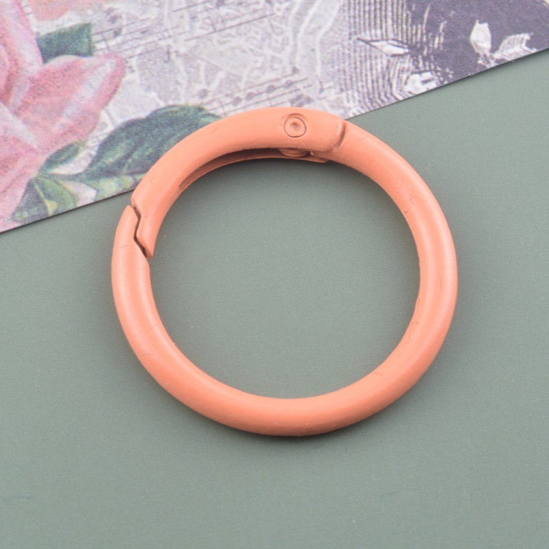 ホット販売 DIY ジュエリーアクセサリー 33 ミリメートルスプリングバックルスプリングコイル合金ペイントカラーカードリングキー材料卸売|undefined