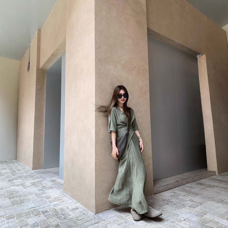 Xiaojunjun Britney's Elegant and Isolated Design One-Piece Fried Color Dress with Straps and Textured Fishtail Skirt