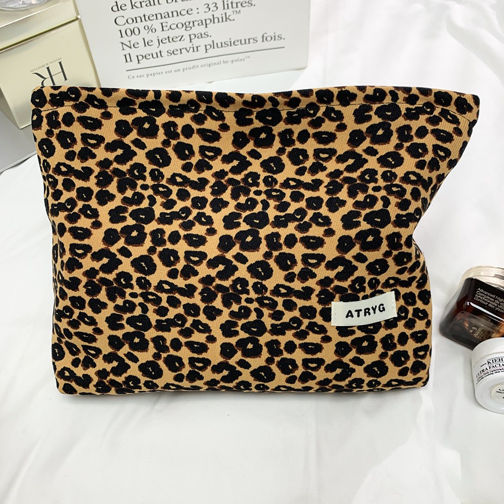 Bolsas de maquillaje de leopardo impresa bolsas de lápiz labial bolsas de almacenamiento portátiles de gran capacidad bolsas de mano una bolsa de lotes