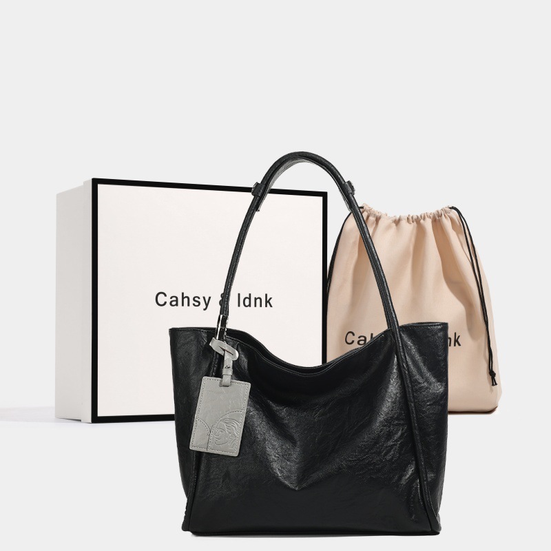 Niche Design Genuine Leather Texture Large Capacity Tote Bag For Women 2026 New Autumn Commuter Shoulder Bag Underarm Bag