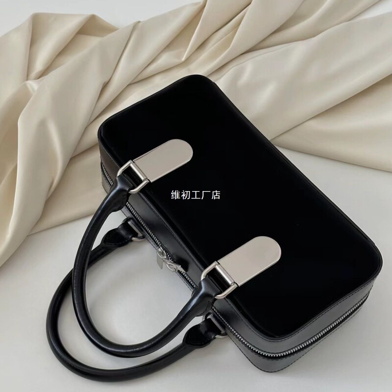 20225 High-Quality Pu Messenger Bag Sequin European and American Trendy Zipper Design Cool Youth Storage Bag 2021 New