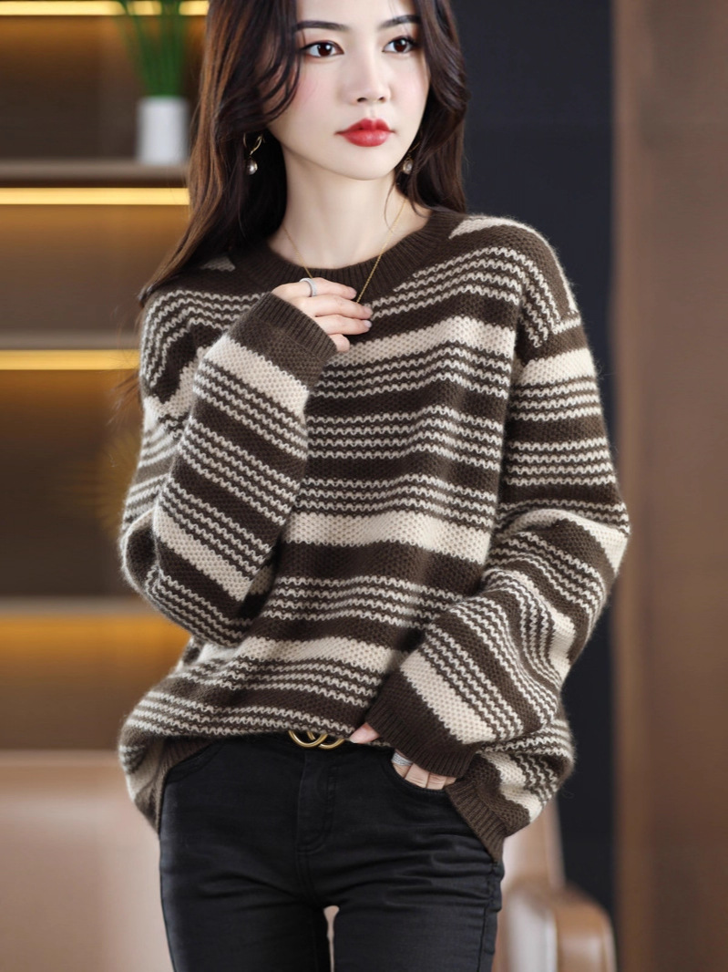 New Sweater 2025 Loose Autumn and Winter Round Neck Fashion Retro Sweater Women's Striped Top Knitted Base Shirt for Women