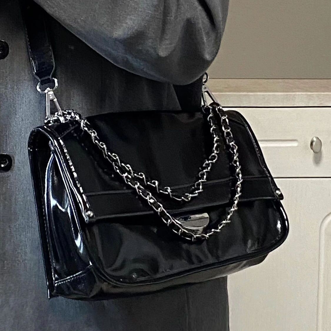 Bolsos de alta gama de nicho para mujeres portátiles 2025 nueva cadena con bolsos de hombro único de gran capacidad