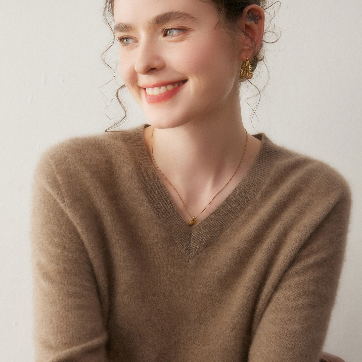 Women's V-neck cashmere sweater for autumn and winter, loose-fitting, slimming, versatile knitted base layer top