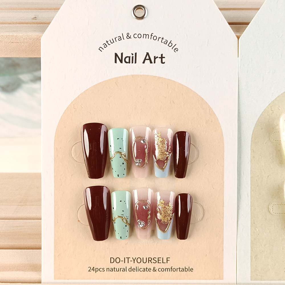 Arte de uñas al por mayor para Año Nuevo, arte de uñas hecho a mano con tendencia nacional roja del Año de la Serpiente, pegatinas de uñas con efecto ojo de gato y fuegos artificiales con un toque de alta gama.