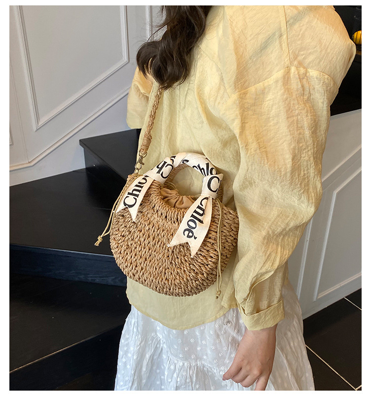 2025 New straw woven bag, large capacity, retro straw woven bag, basket style, casual and versatile beach bag for women full figure