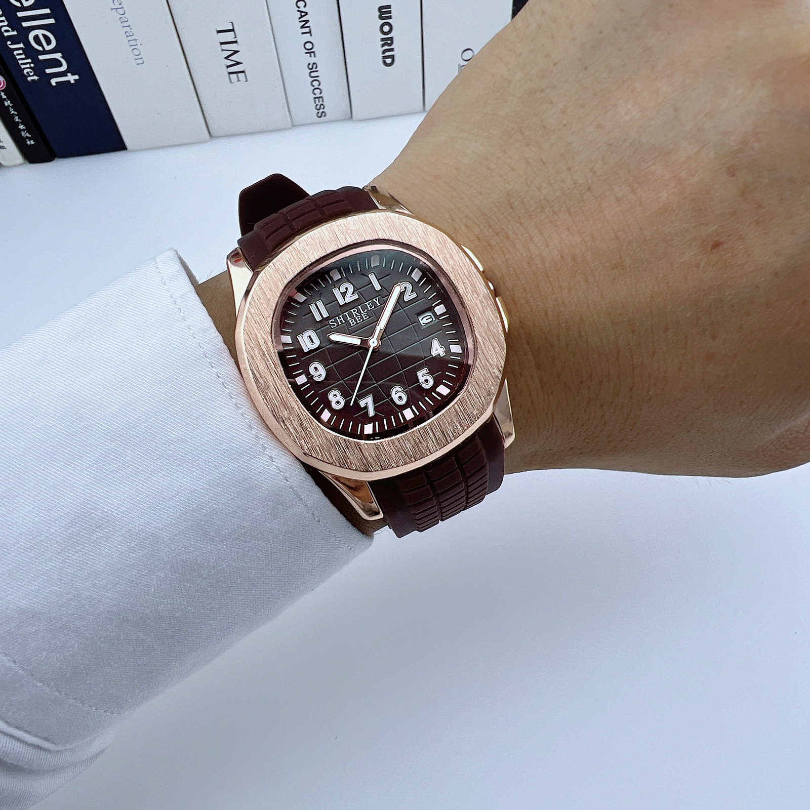 Ventas transfronterizas calientes de reloj de correa de goma para hombres comercio exterior cuadrado guacamole serie de relojes de negocios relojes deportivos