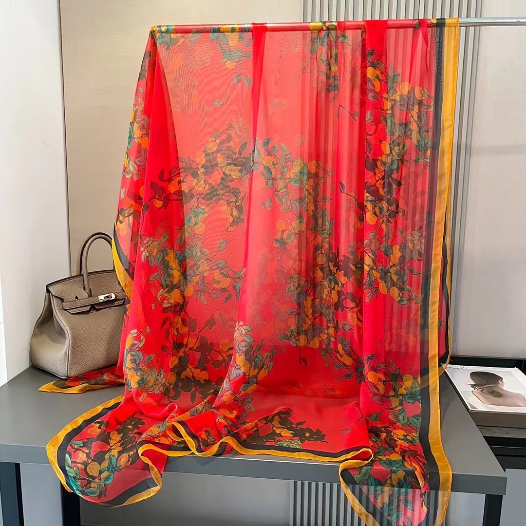 春と秋のシルクスカーフ女性用2026年新作大判ガーゼスカーフ、スタイリッシュでシンプル、多用途、おしゃれな日焼け止めショール、お母さんへのプレゼントに最適。