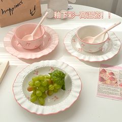 少女の心の蝶結びの陶磁器の食器のセットのかわいい食器の高い顔の値の釉薬の下で色のデザートの碗の皿