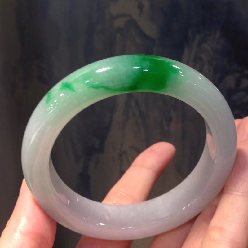冰种白底青辣绿镯子女款缅甸阳绿处理翡翠手镯玉手镯新品热卖
