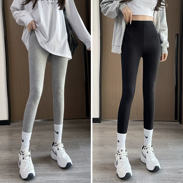 【Lighty Gray+Black】 Two presences