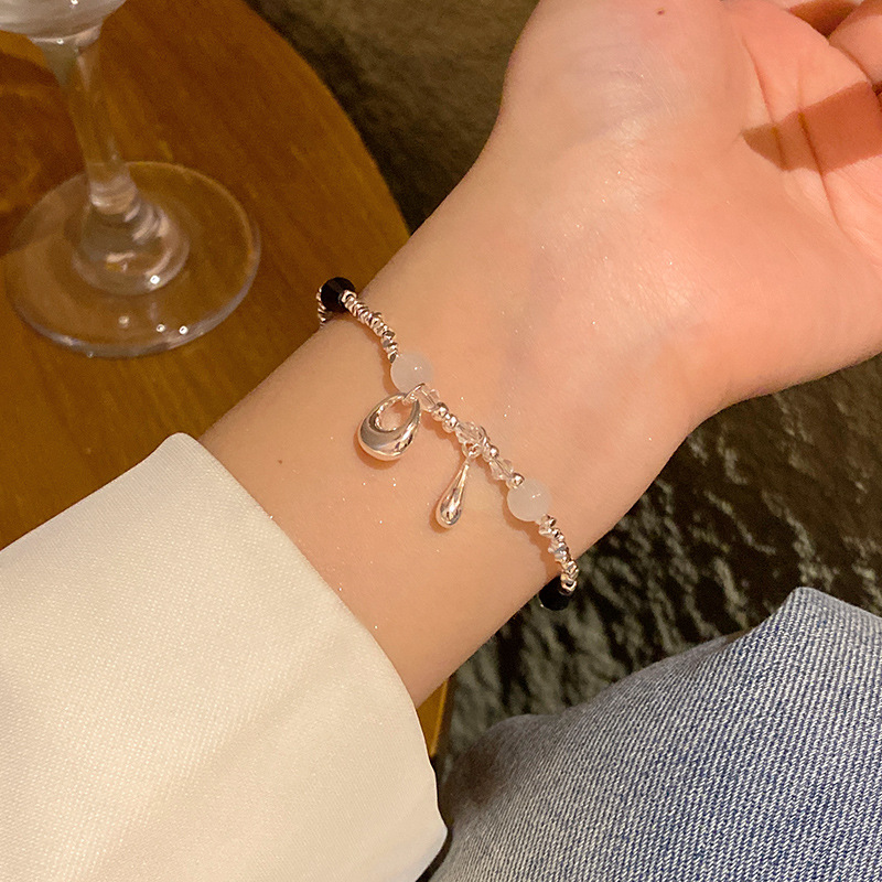 Pulsera de perlas de sentido avanzado de nicho de lujo ligero, temperamento de moda coreano femenino, pulsera de amor de circón intermitente, pulsera de cristal