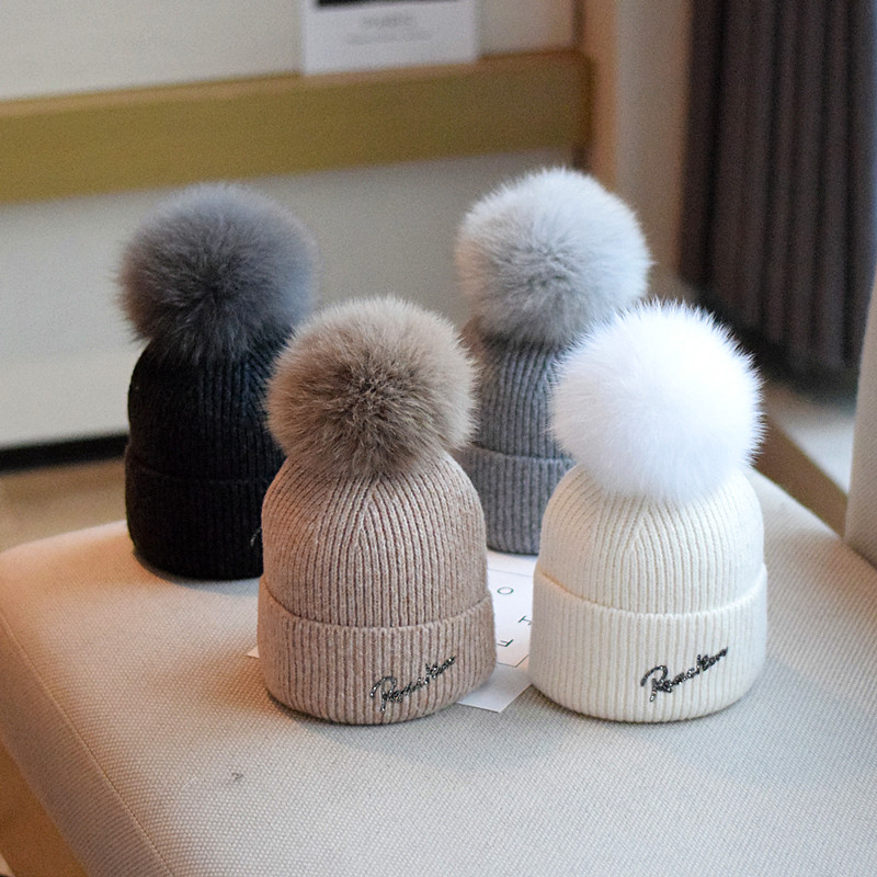 Women's Sweet Simple Style Solid Color Pom Poms Eaveless Wool Cap display picture 2