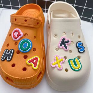 Cross-border hot color 26 letters hole shoes shoes flower hole shoes accessories in stock quick hair can be selected