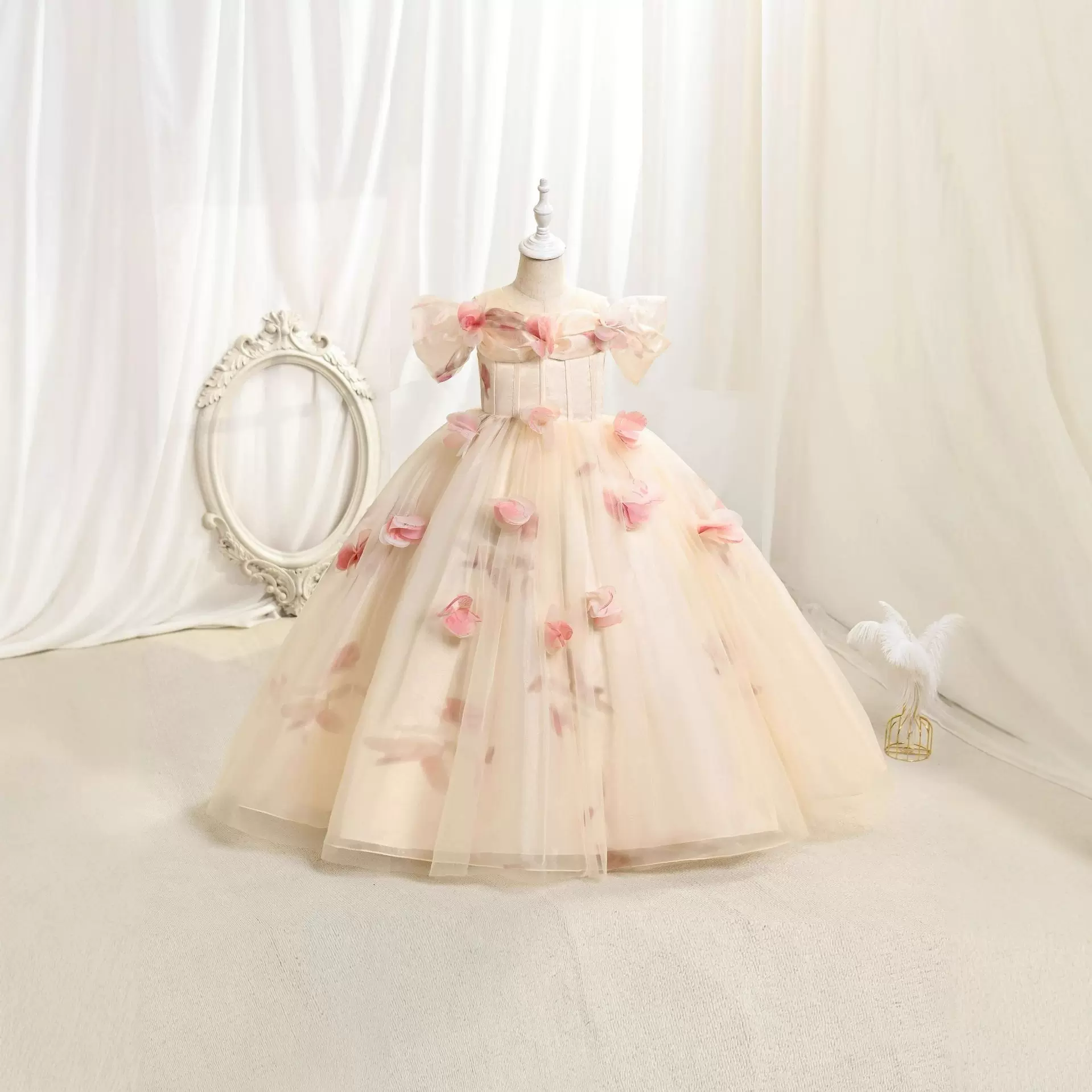 新款冬季印花露肩儿童公主裙网纱女童连衣裙派对表演宝宝礼服裙子