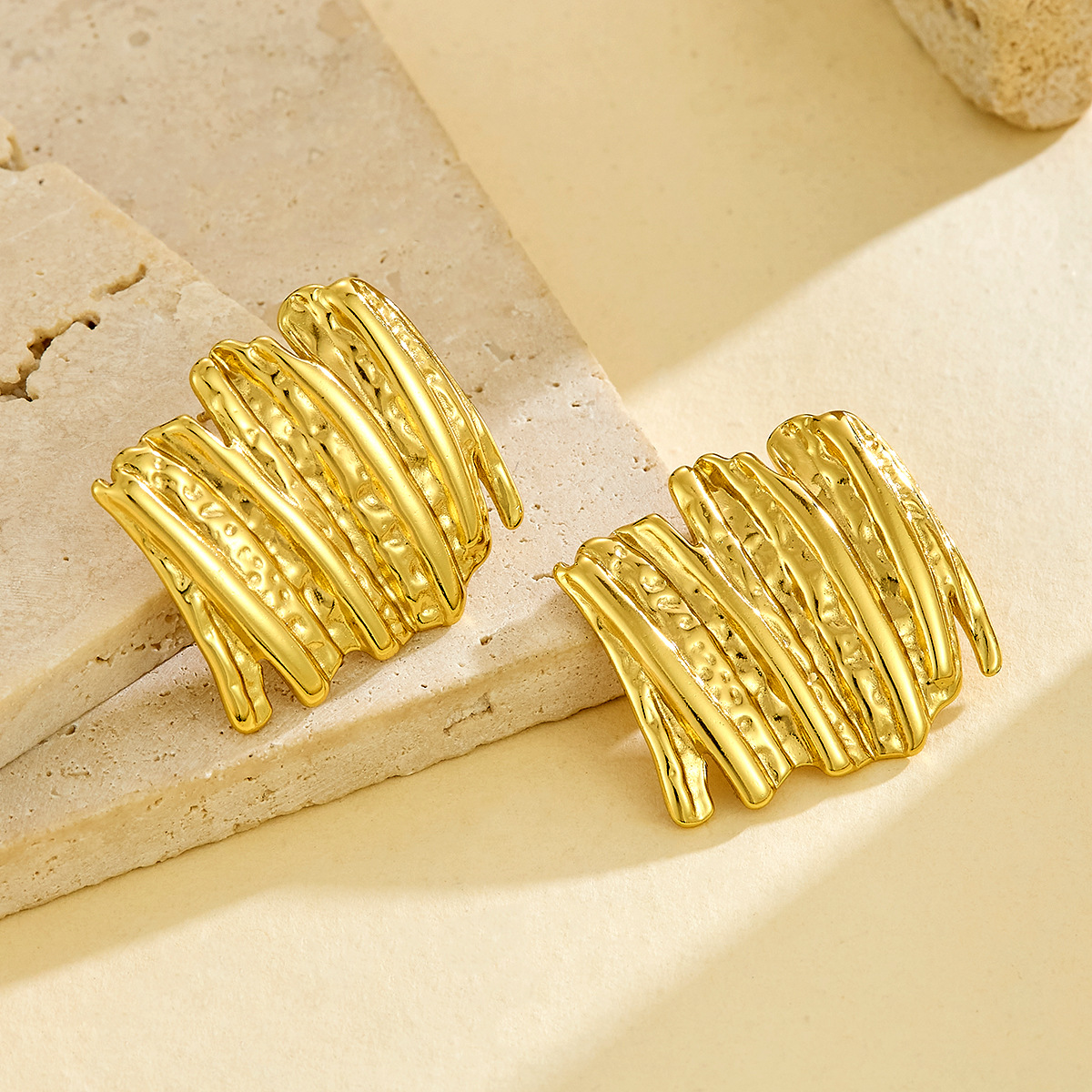 Earplugs de acero inoxidable para mujeres brillo frío oro chapado joyas de orejas de moda retro multifuncional pendientes irregulares plegados