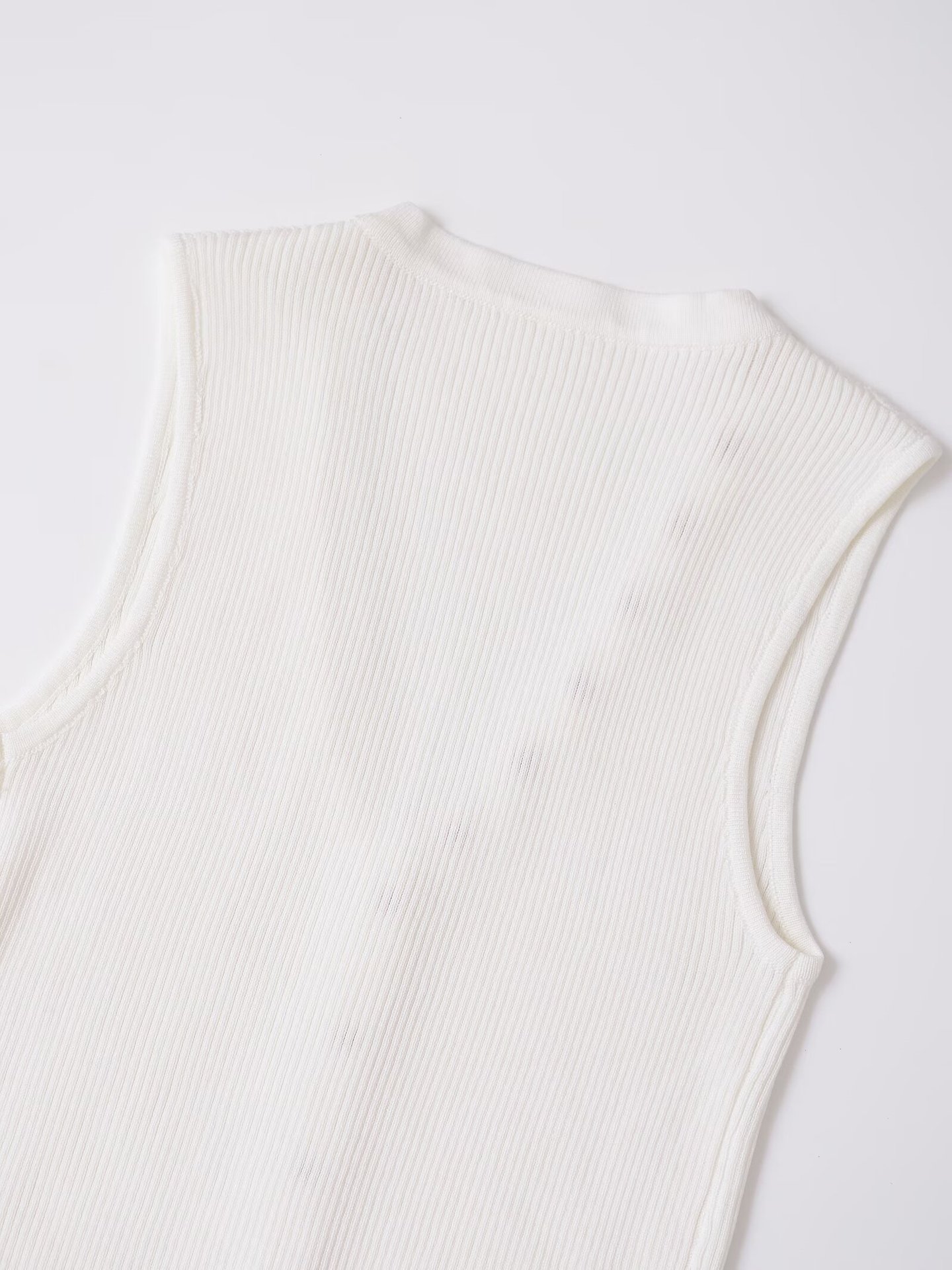 Damenbekleidung 2024 Herbst und Winter neue Mode Goldschnalle Dekoration flache Nadel Weste Top_voghion.com