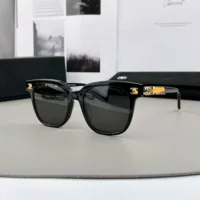 Новая модель Xiaoxiang 0748 Black Warrior, простые зеркальные солнцезащитные очки с буквами, универсальные для повседневного использования, доступны по рецепту.