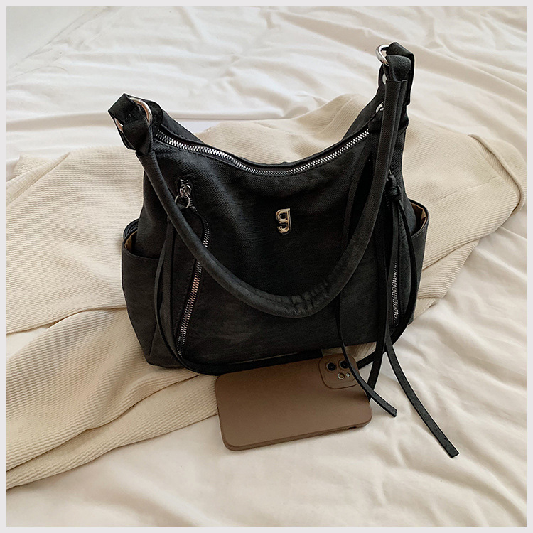 Large capacity wandering shoulder bag, new spicy girl high-end versatile double pocket strip casual crossbody armpit bag_voghion.com