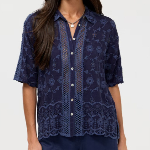 Verano Europa y América comercio exterior ropa de mujer lujosa camisa de encaje agujerada de estilo francés de mujer con solapa suelta de algodón de manga corta image 4