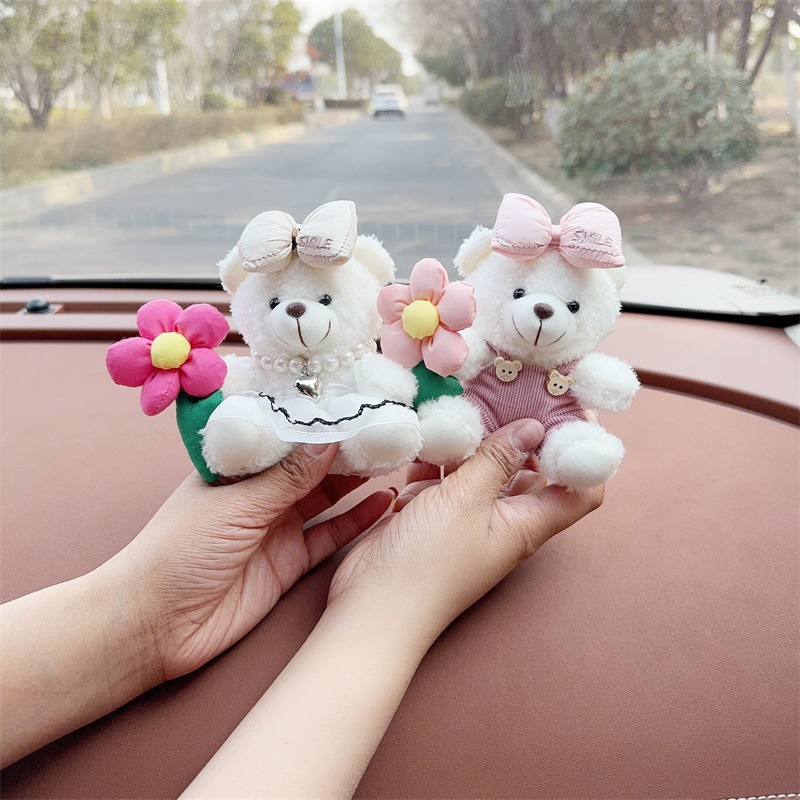 Creativo lindo cartón de dibujos animados peluche oso montado en la consola central decoraciones de automóviles accesorios de automóviles accesorios de automóviles para hombres y mujeres