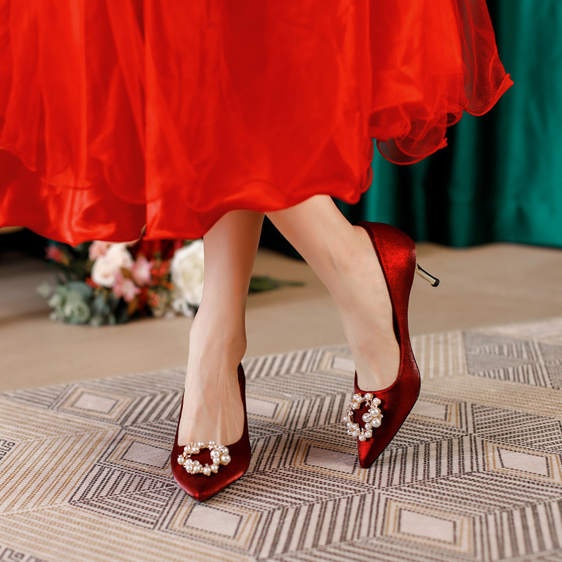 Zapatos de boda de cuatro estaciones para mujeres 2022 nuevo vino rojo tacones altos no cansados pies de novia estilo chino dos zapatos de boda