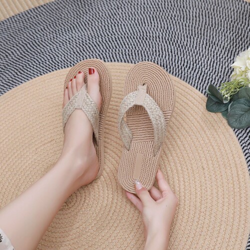 Ethnic style imitation straw weaving tourism imitation hemp sole women's sandals Korean trend wearing a flip-flops fashionable beach girls 'slippers