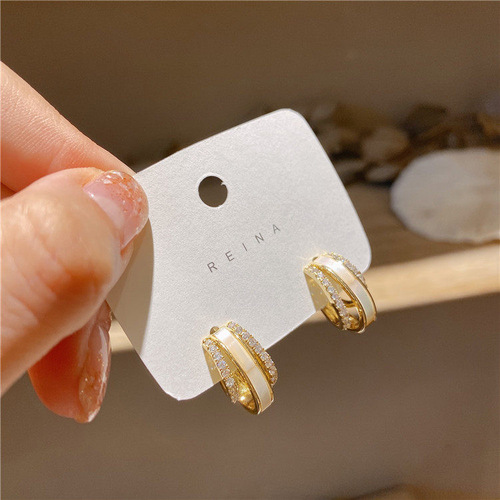 Micropaved zircon, shell zircon, three vertical strips of sparkling diamond earrings, natural mother-of-pearl earrings, S925 silver needle, light and luxurious style