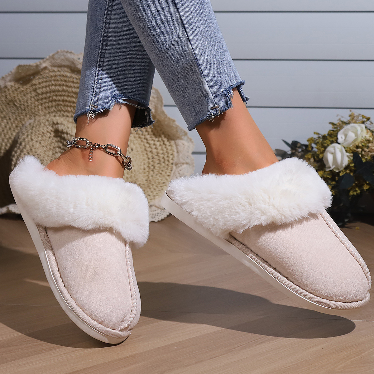 thumbnail image 1 of Zapatillas de algodón de estilo coreano de otoño e invierno para mujer, además de zapatillas de algodón antideslizantes para el hogar con punta peluda de terciopelo para el hogar, 1 of 5