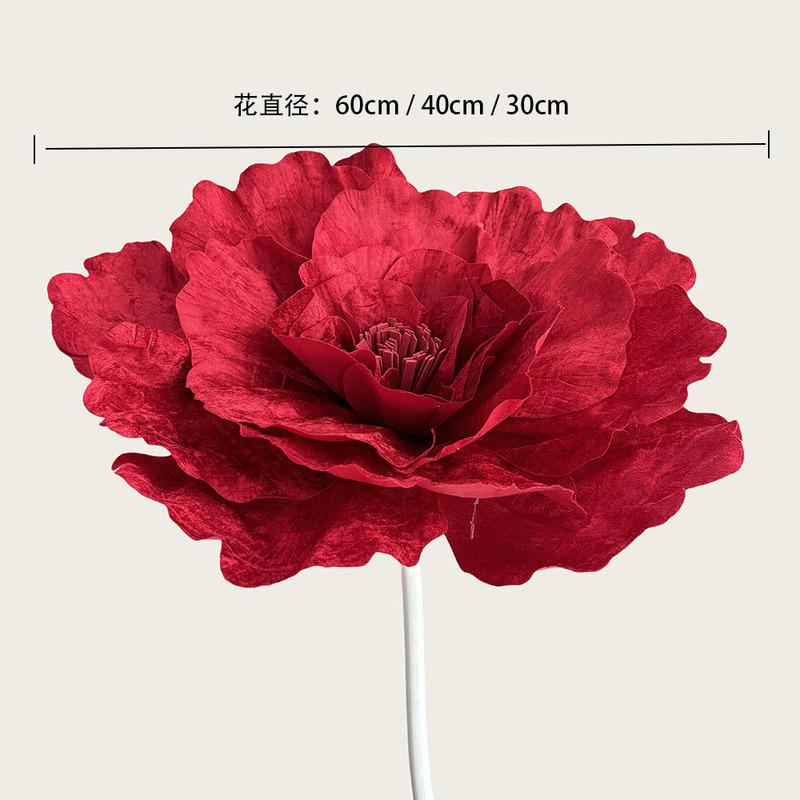 大規模なシミュレーションの絨毯の牡丹の花の結婚祝いの偽の花のショーウインドーは映画館を展示してワインの赤色の人工のバラの大きい花を撮影します。|undefined
