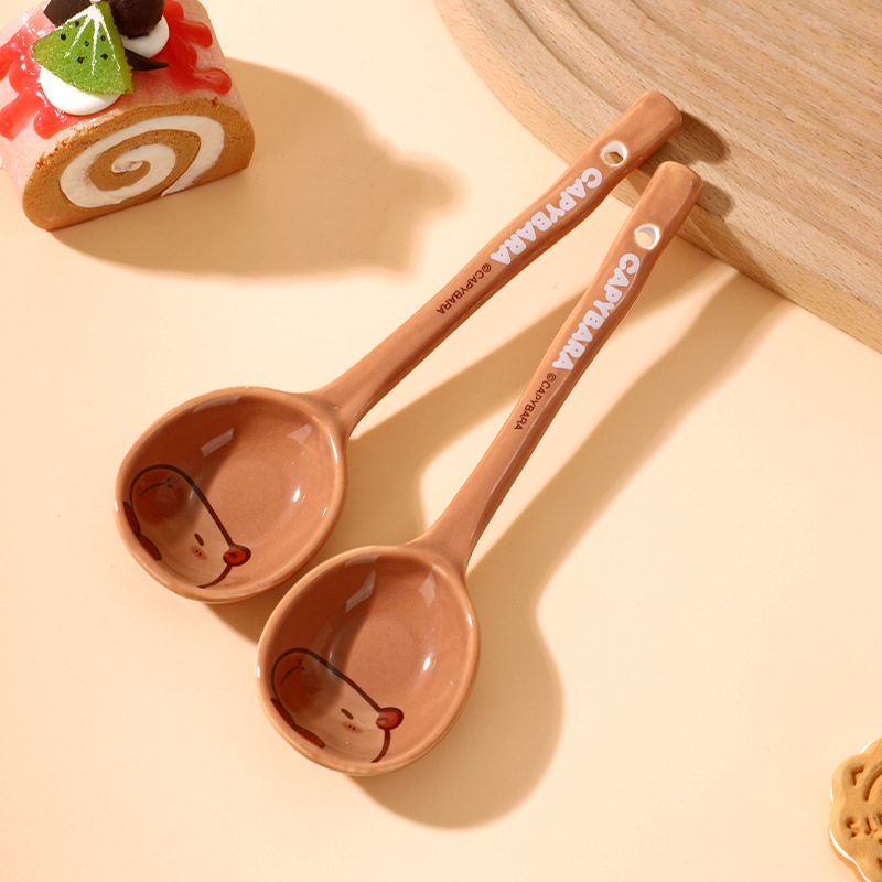 Kapibala nueva cuchara de cerámica de dibujos animados cuchara de mango largo cuchara redonda cuchara de sopa para el hogar cuchara linda para comer para niños