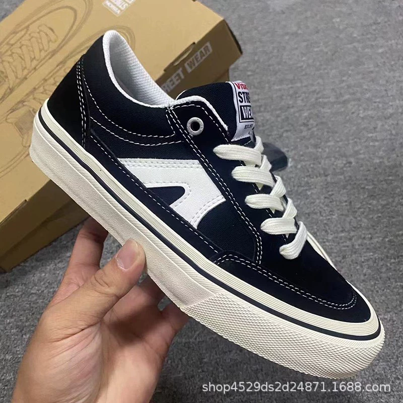 Classic low sneakers for men and women, sports shoes