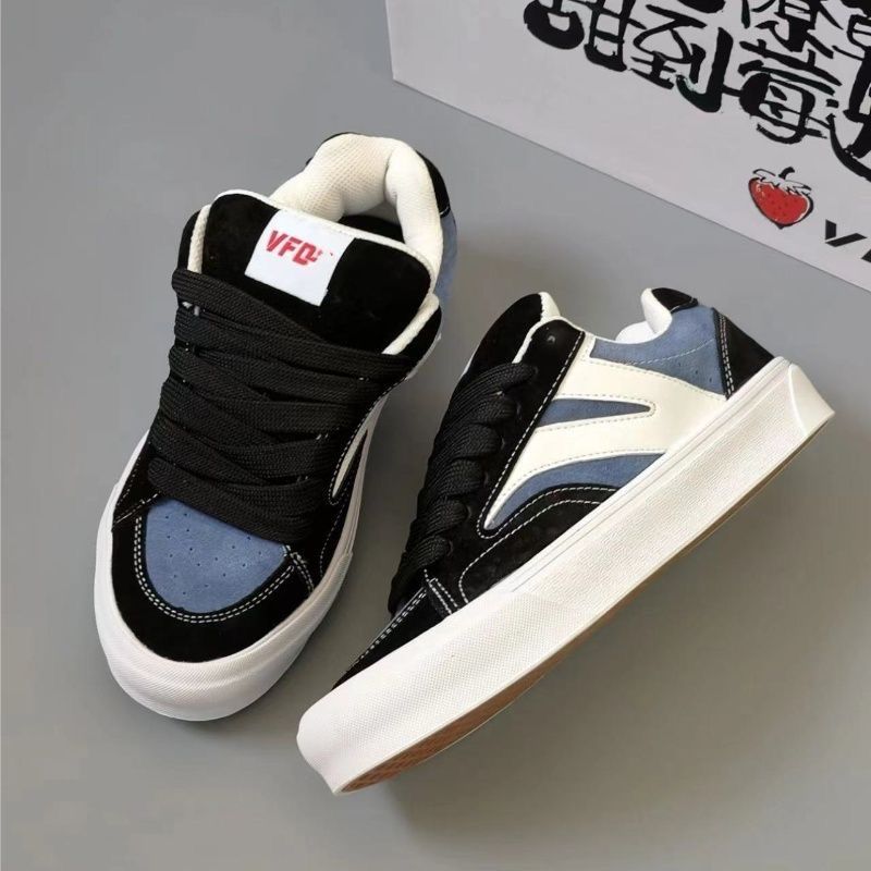 Zapatos de plataforma retro de estilo explosivo para mujer 2025 verano nuevo estilo nicho original casual todo fósforo cómodos zapatos blancos ligeros